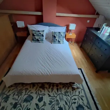 Сasa de vacaciones Bright Cosy House With Parking *
