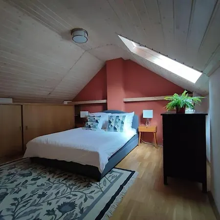 Bright Cosy House With Parking Сasa de vacaciones
