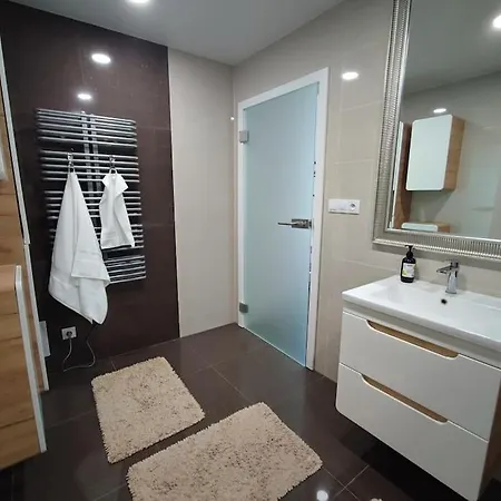 בית נופש Bright Cosy House With Parking *