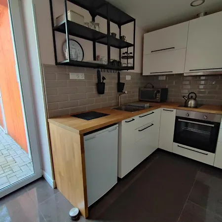 Bright Cosy House With Parking Feriehus